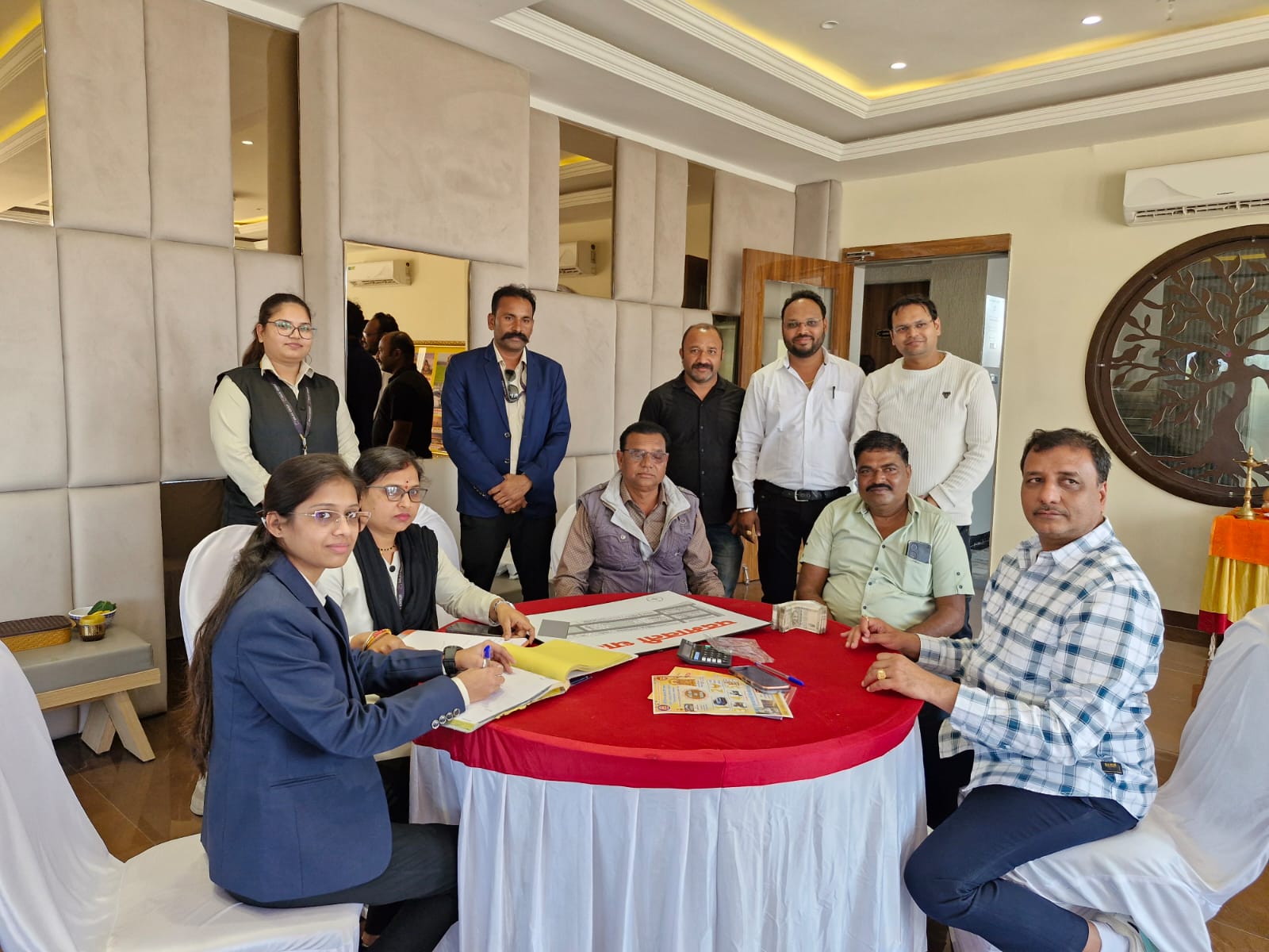 बालाजी धाम आवास मेला: पहले ही दिन अनीता राठौड़ ने बुक किया अपना आशियाना, रितेश गोयल ने दी बधाई