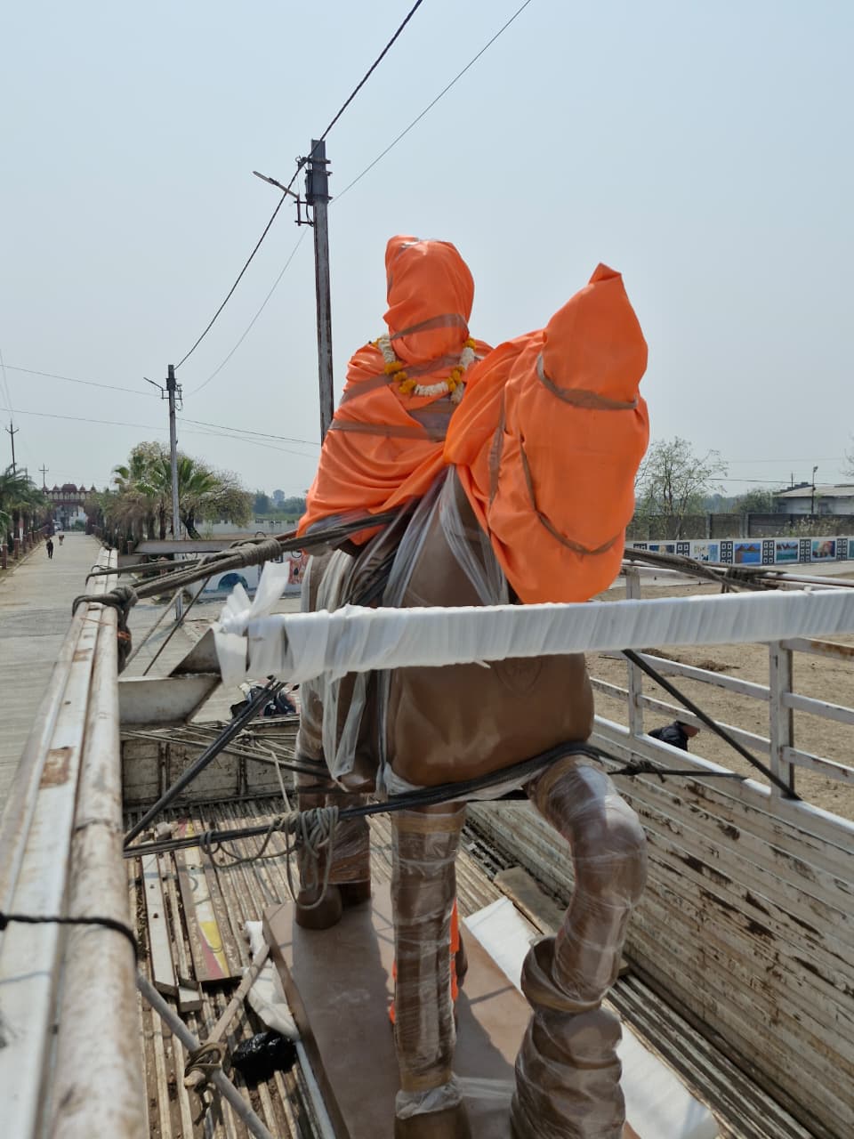 बालाजी धाम में पधारे छत्रपति शिवाजी महाराज: 11 फीट ऊंची भव्य प्रतिमा का हुआ स्वागत, कल निकलेगी विशाल शोभायात्रा