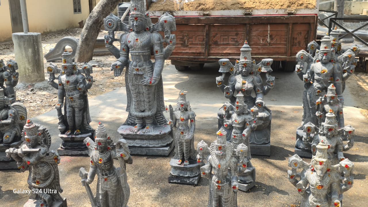 *तिरुपति बालाजी से खंडवा पहुंच रही भगवान वेंकटेश सहित  20 से अधिक दिव्य मूर्तियाँ